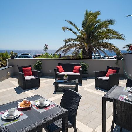 Riva Del Sol Acomodação com café da manhã Santa Teresa Di Riva Exterior foto