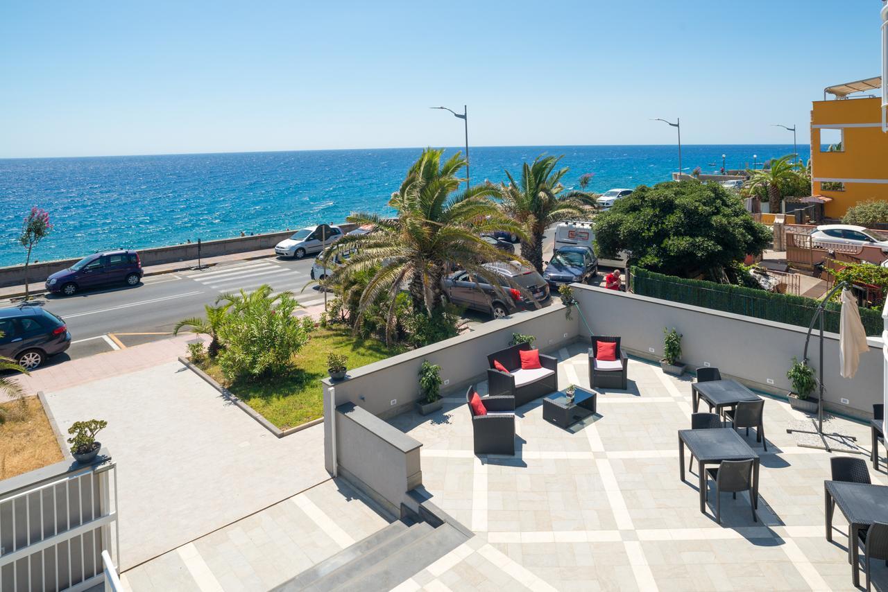 Riva Del Sol Acomodação com café da manhã Santa Teresa Di Riva Exterior foto