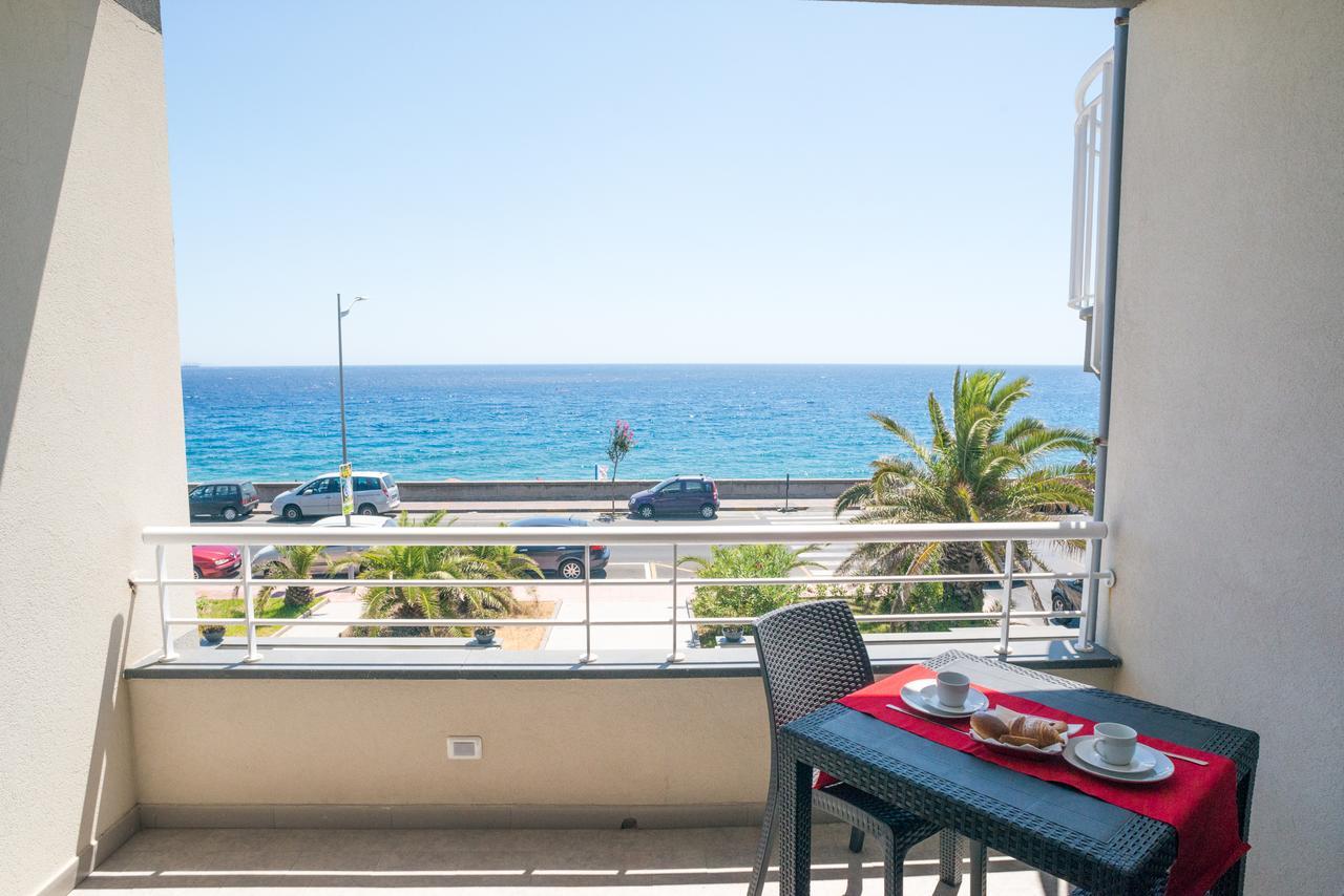 Riva Del Sol Acomodação com café da manhã Santa Teresa Di Riva Exterior foto