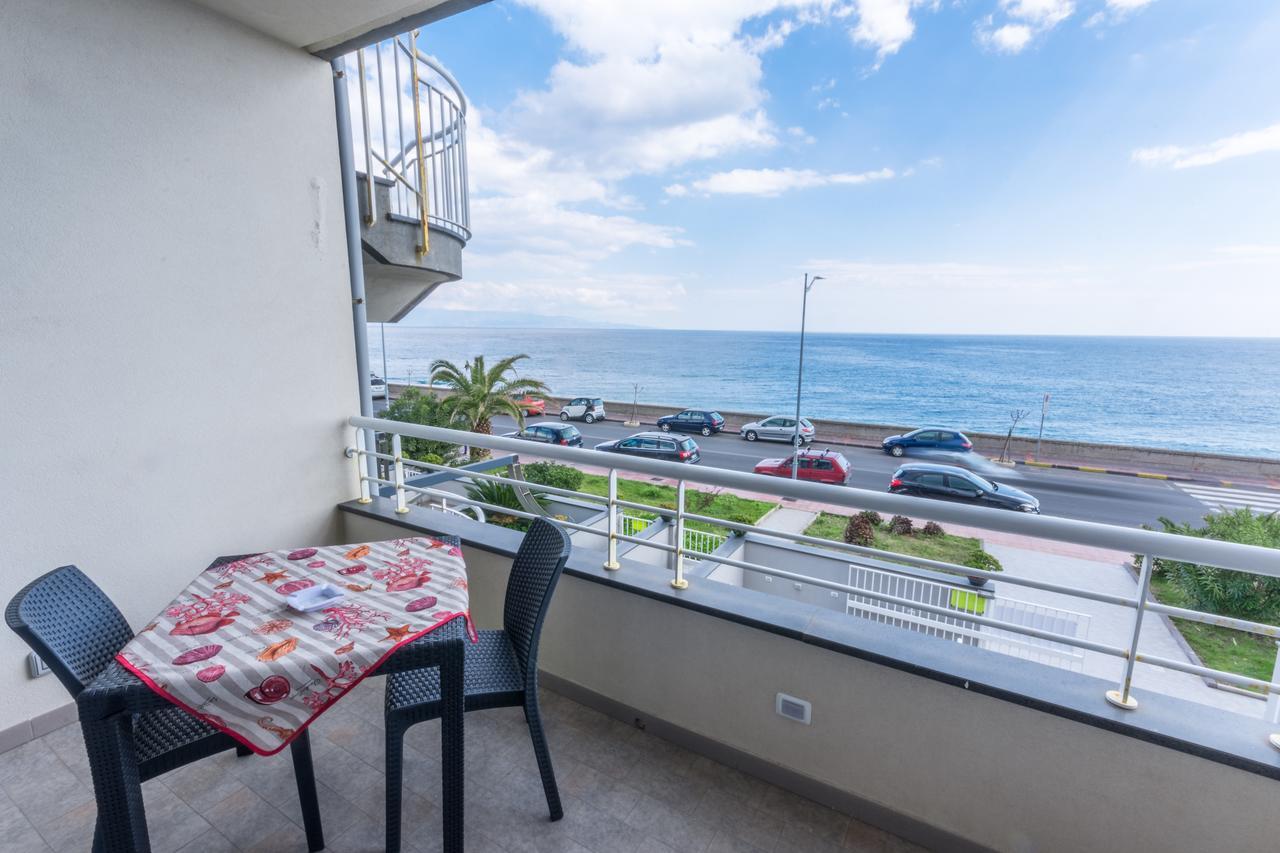 Riva Del Sol Acomodação com café da manhã Santa Teresa Di Riva Exterior foto