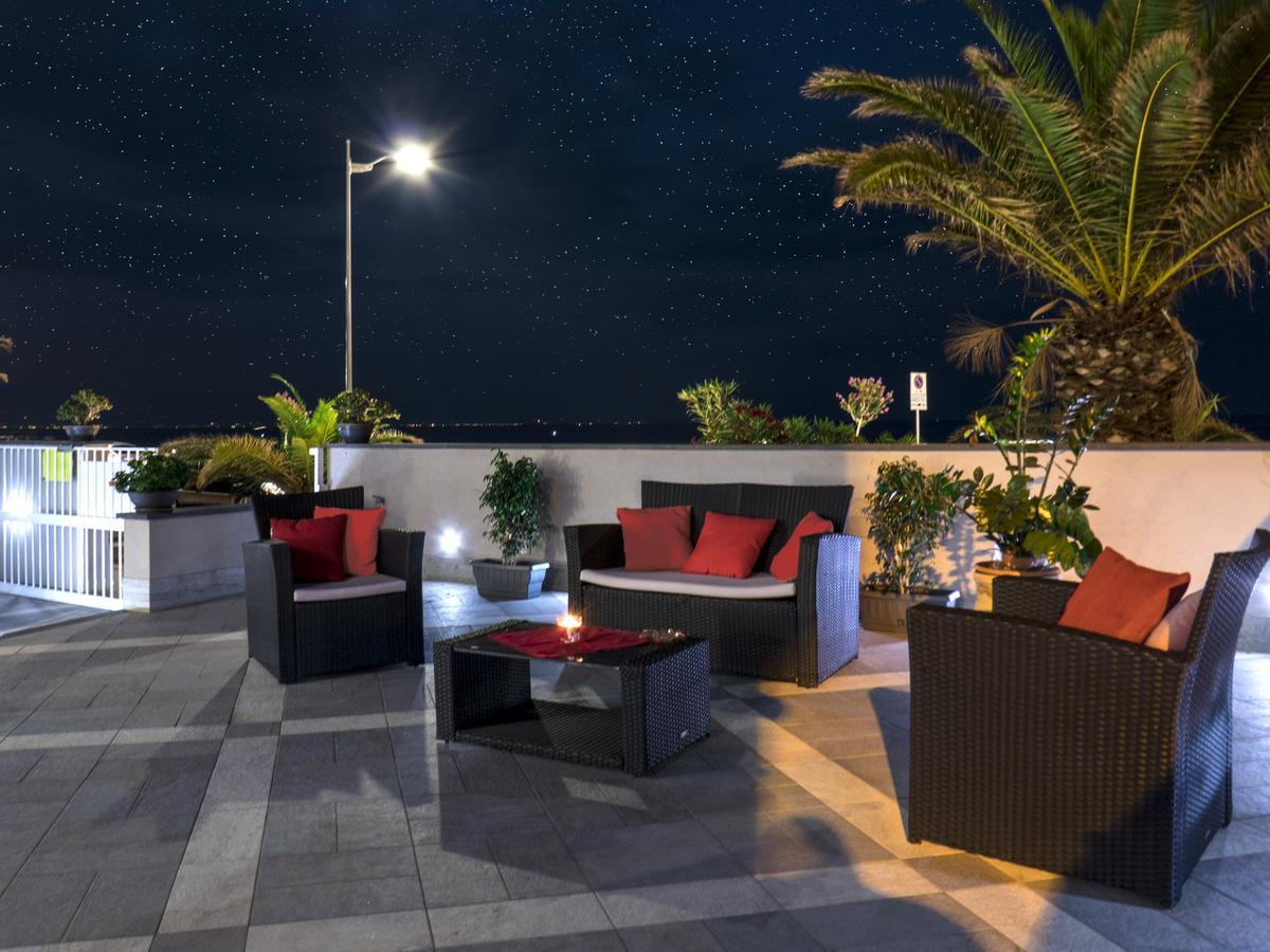 Riva Del Sol Acomodação com café da manhã Santa Teresa Di Riva Exterior foto