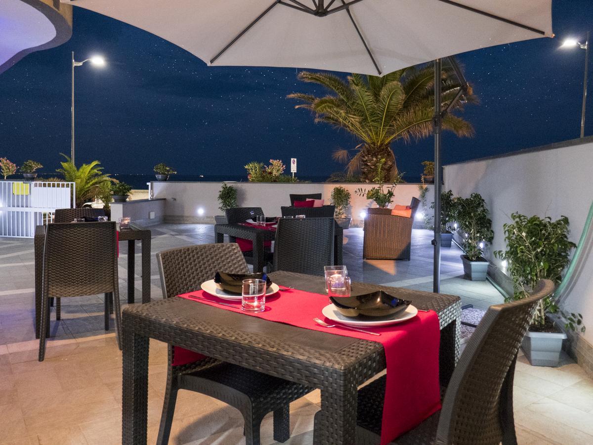 Riva Del Sol Acomodação com café da manhã Santa Teresa Di Riva Exterior foto